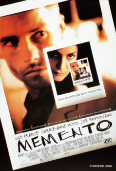 poster Memento
        &nbsp;&nbsp;(2000)
        